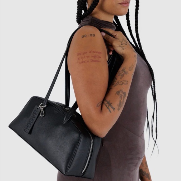 BAGGU Black Leather Shoulder Bag with Long Straps - Picture 2 of 8